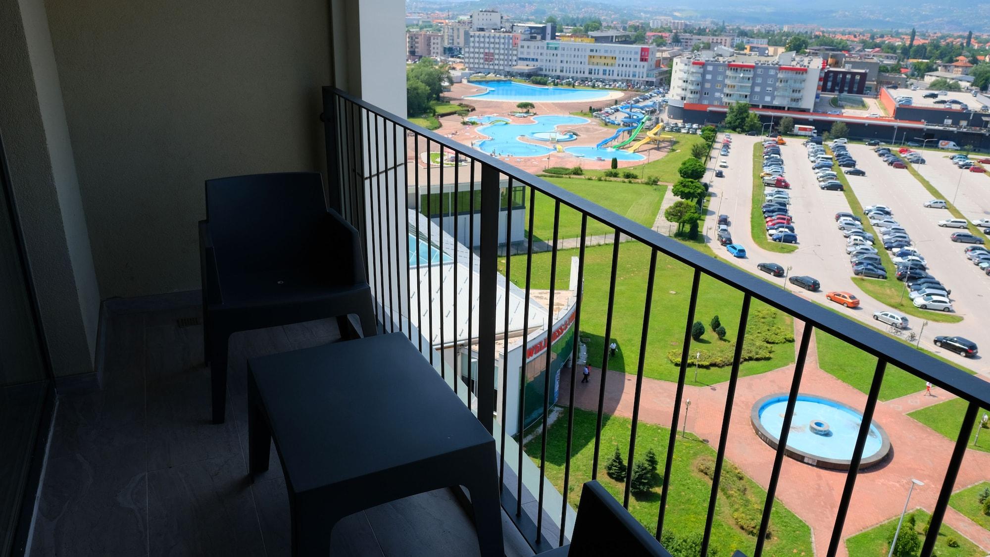 Hotel Hills Sarajevo Congress & Thermal Spa Resort Іліджа Екстер'єр фото A balcony