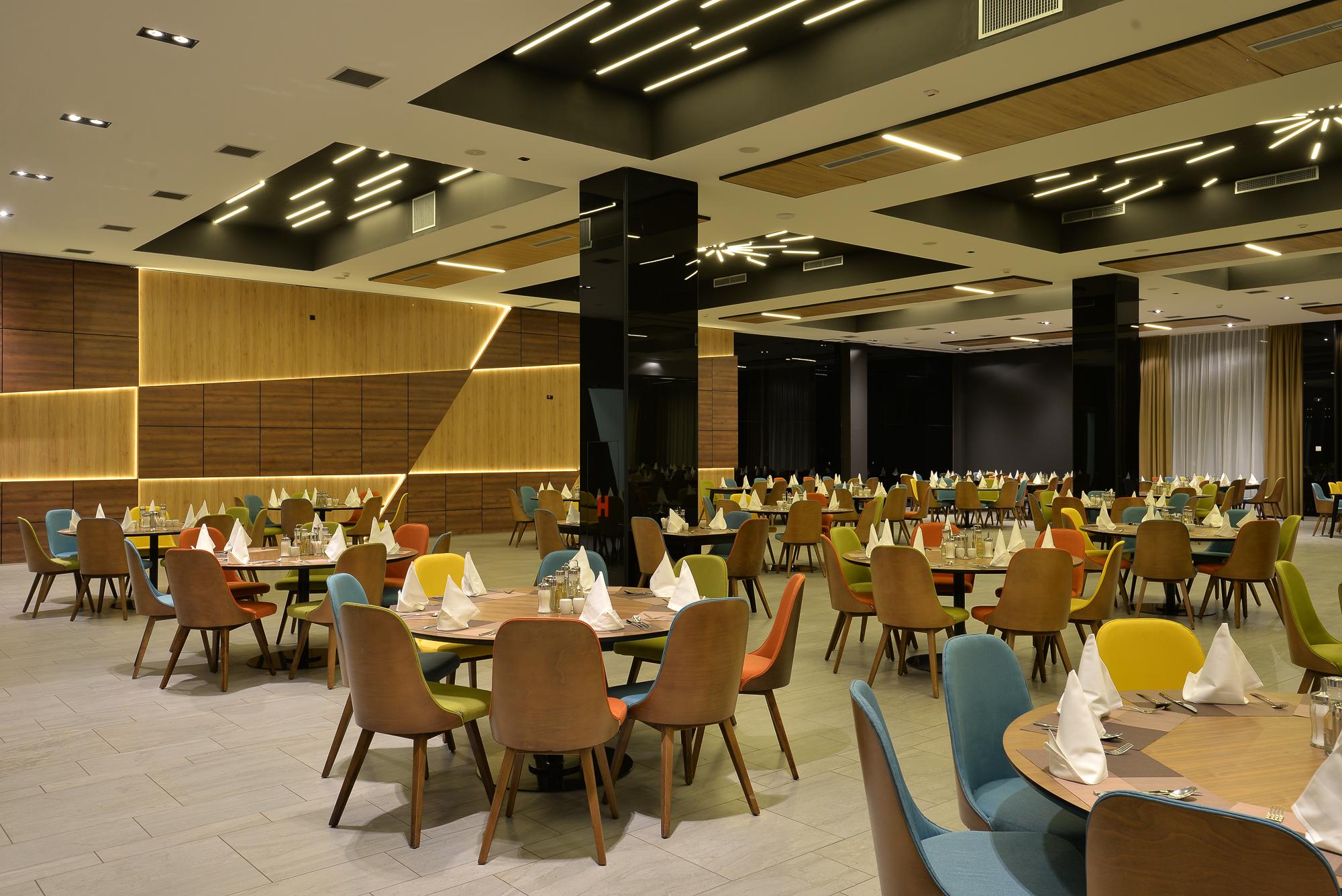 Hotel Hills Sarajevo Congress & Thermal Spa Resort Іліджа Екстер'єр фото The dining room
