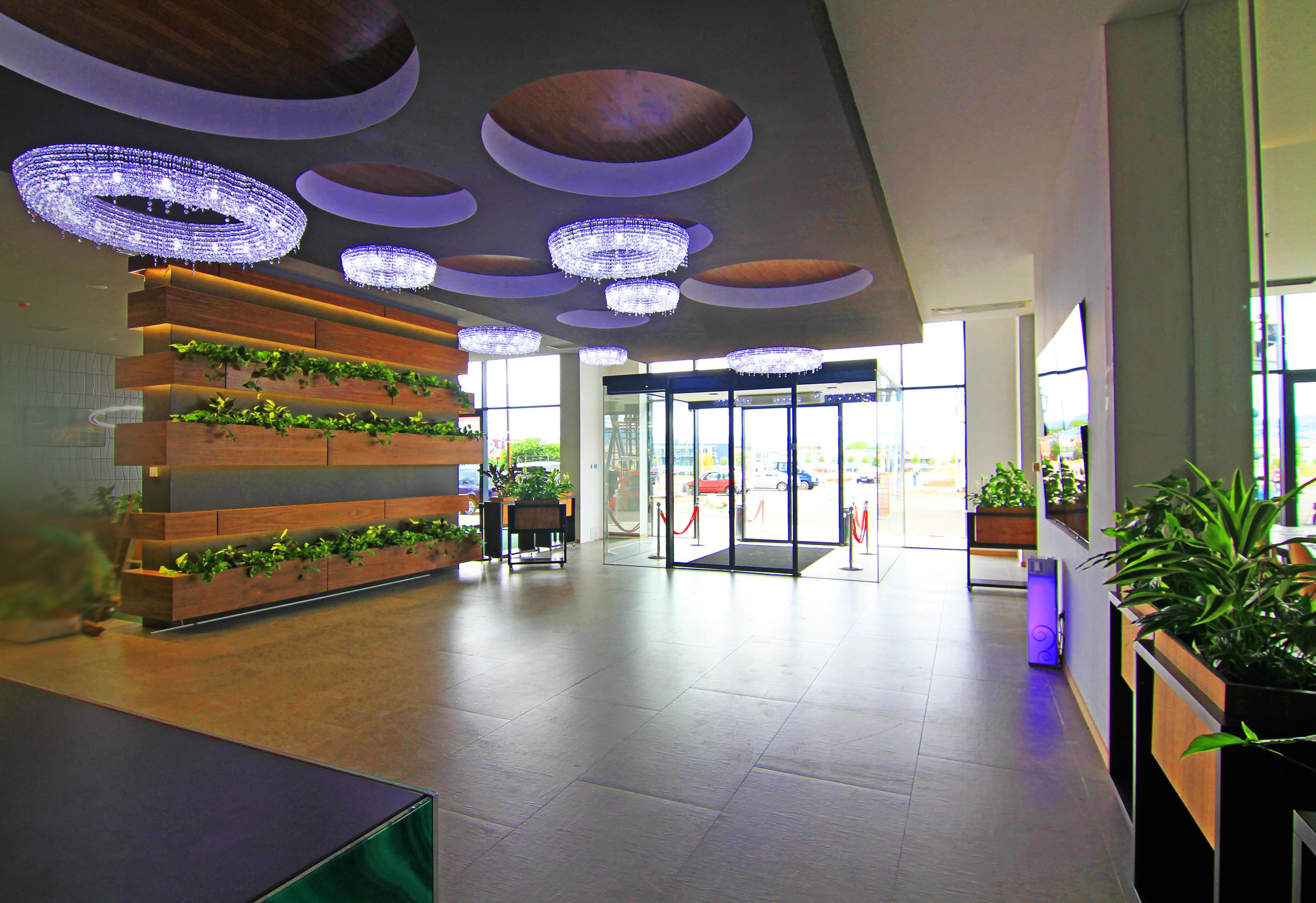 Hotel Hills Sarajevo Congress & Thermal Spa Resort Іліджа Екстер'єр фото Entrance to the terminal