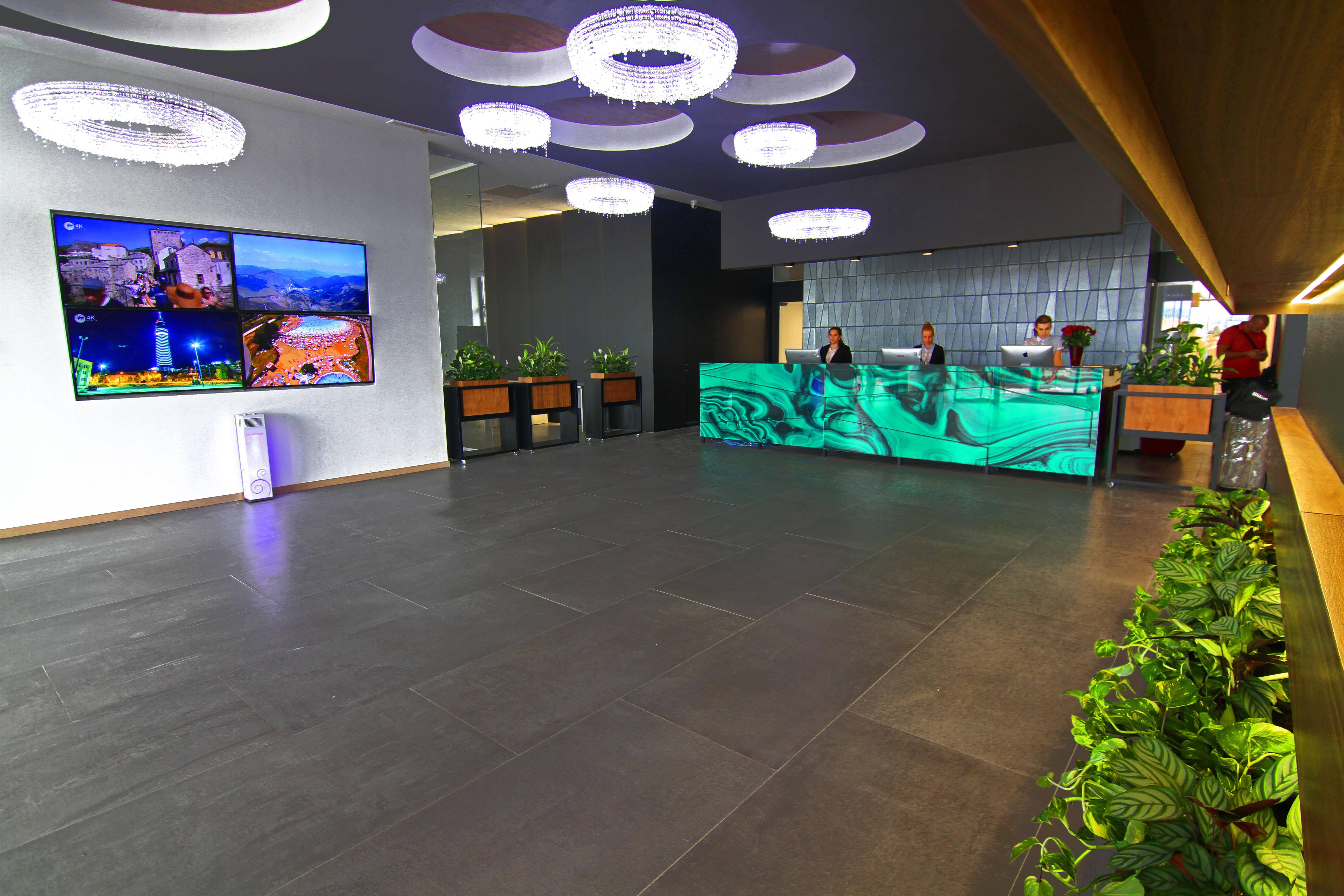 Hotel Hills Sarajevo Congress & Thermal Spa Resort Іліджа Екстер'єр фото The lobby of the airport
