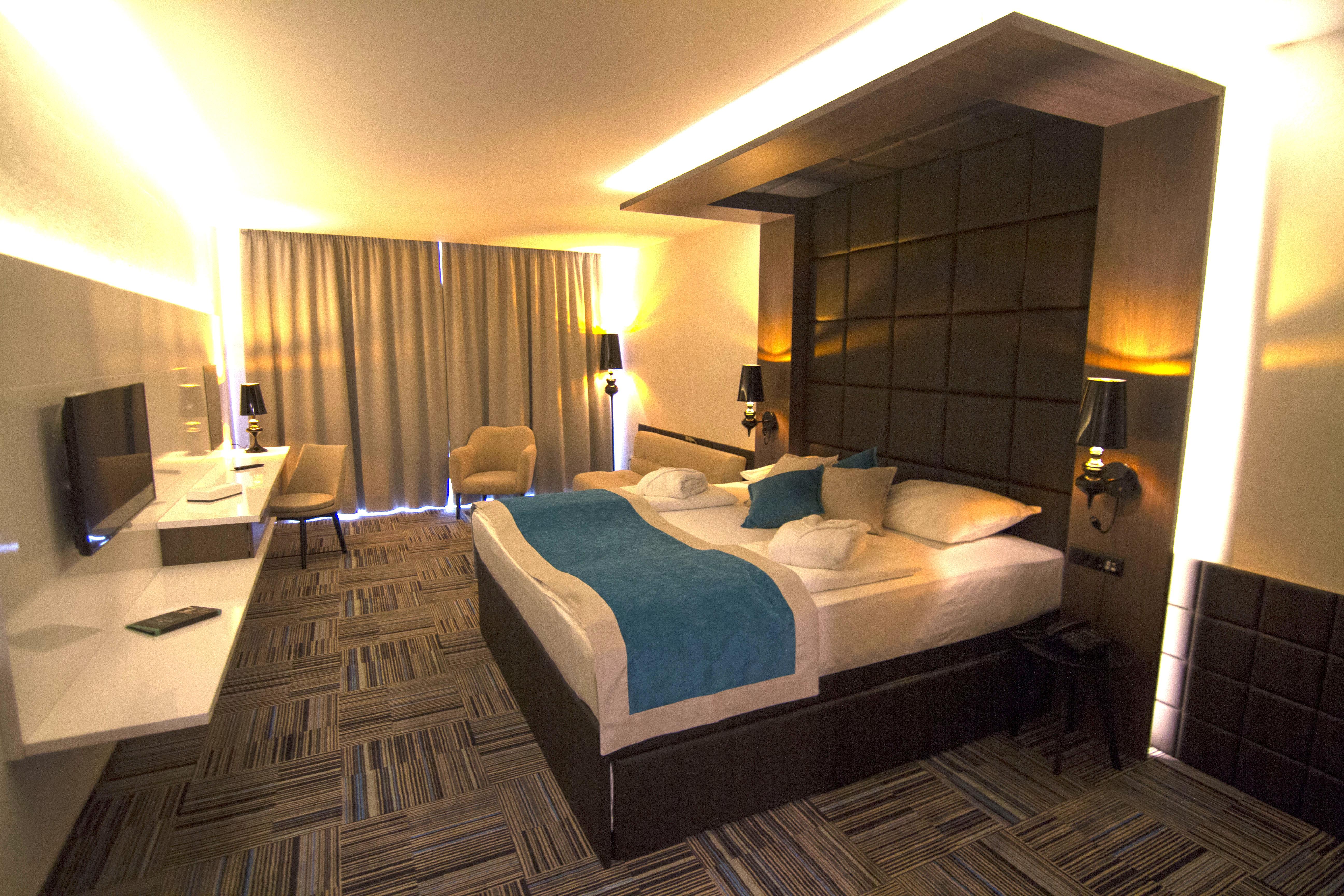 Hotel Hills Sarajevo Congress & Thermal Spa Resort Іліджа Екстер'єр фото A room at the hotel
