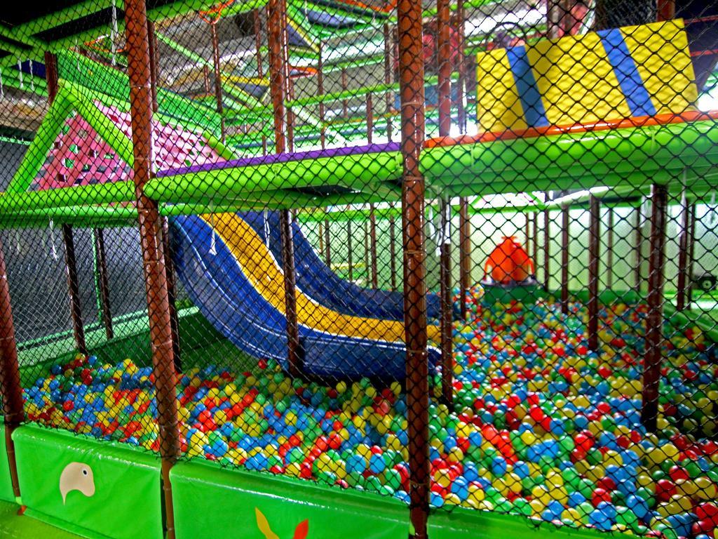 Hotel Hills Sarajevo Congress & Thermal Spa Resort Іліджа Екстер'єр фото An indoor playground