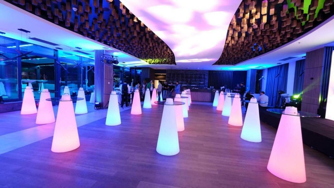 Hotel Hills Sarajevo Congress & Thermal Spa Resort Іліджа Екстер'єр фото Skyline Bar