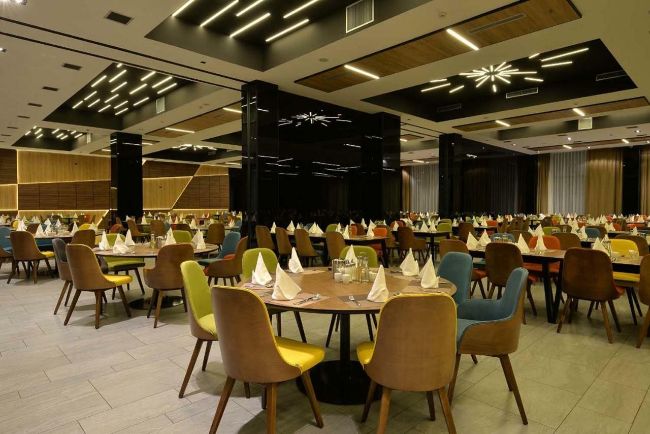 Hotel Hills Sarajevo Congress & Thermal Spa Resort Іліджа Екстер'єр фото The dining hall